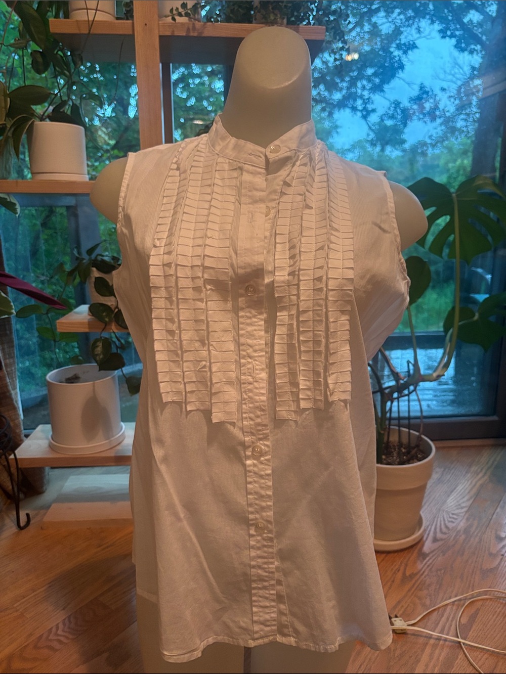 Liz Claiborne White Sleeveless Pleated Front Blouse